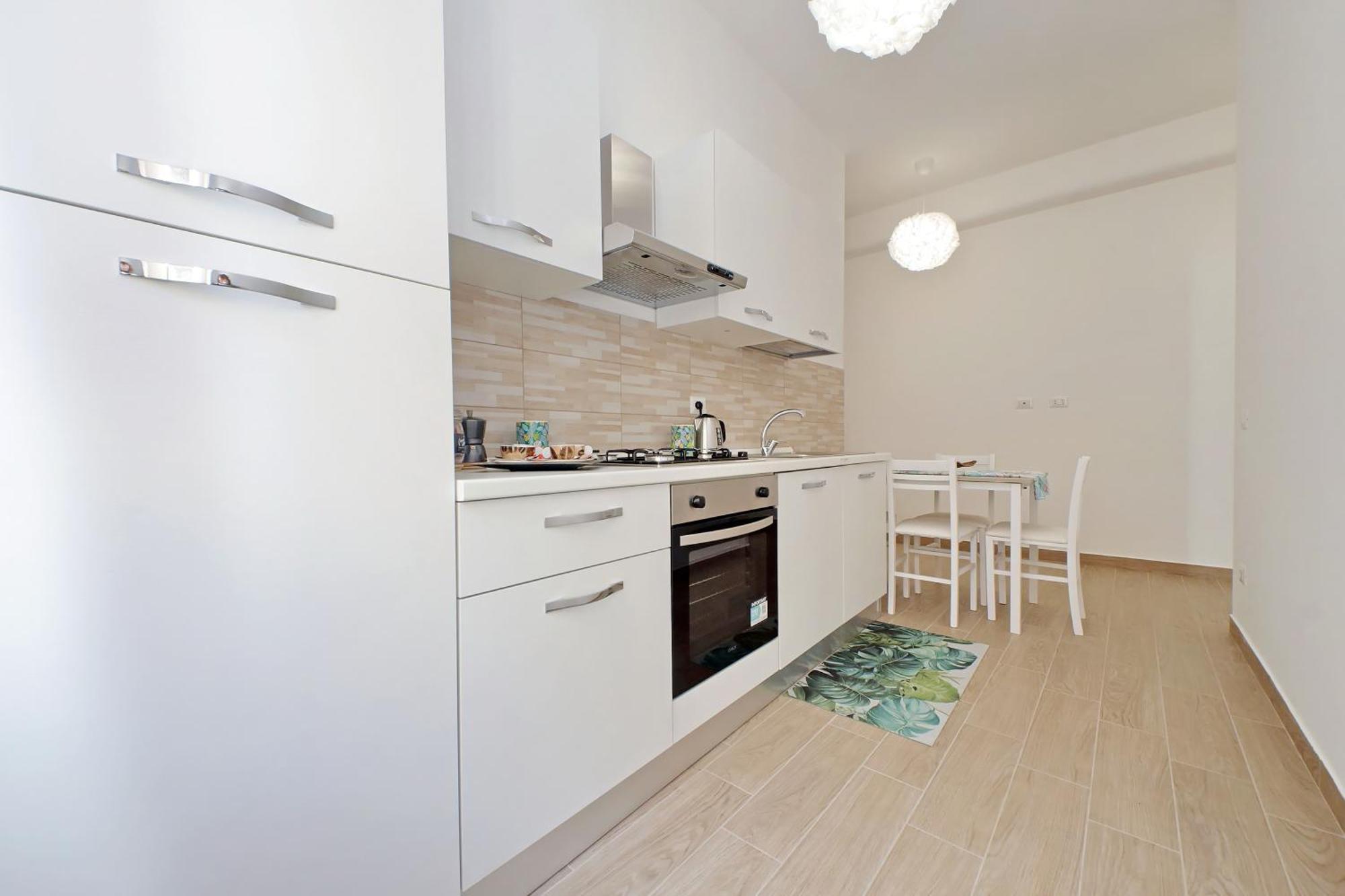 Apartment White Wood House *